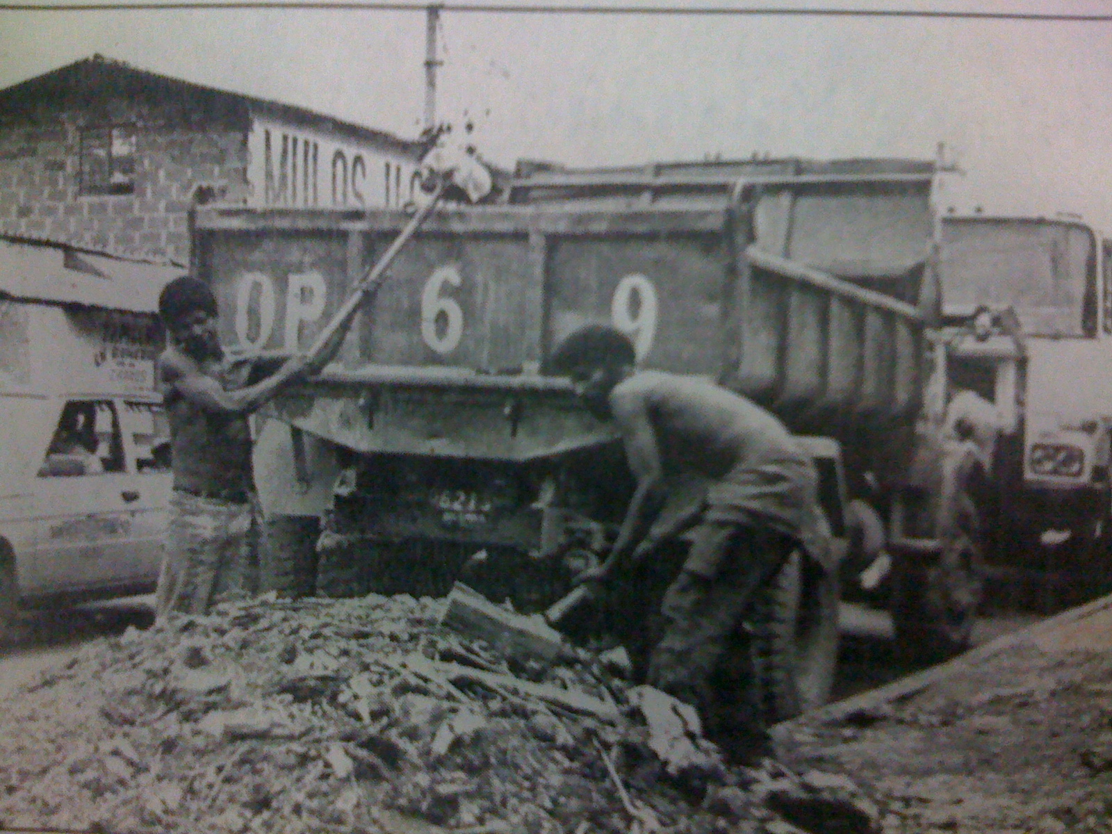 foto que hace parte de un articulo del colombiano que habla sobre varias actividades que comerciantes realizaron en el barrio para cambiarle la imagen que tenía para la ciudad